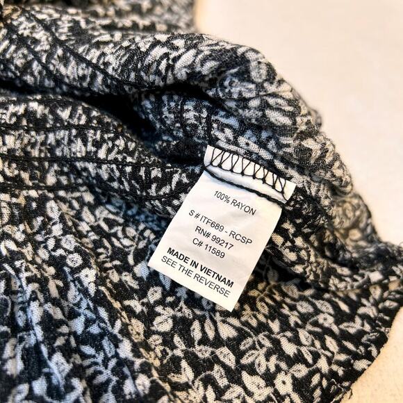 Feminine Boho Black & White Floral Flutter Sleeve Blouse Smocked Waist Medium - Picture 9 of 9